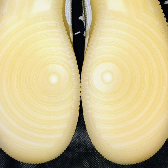 Athletic_Shoes